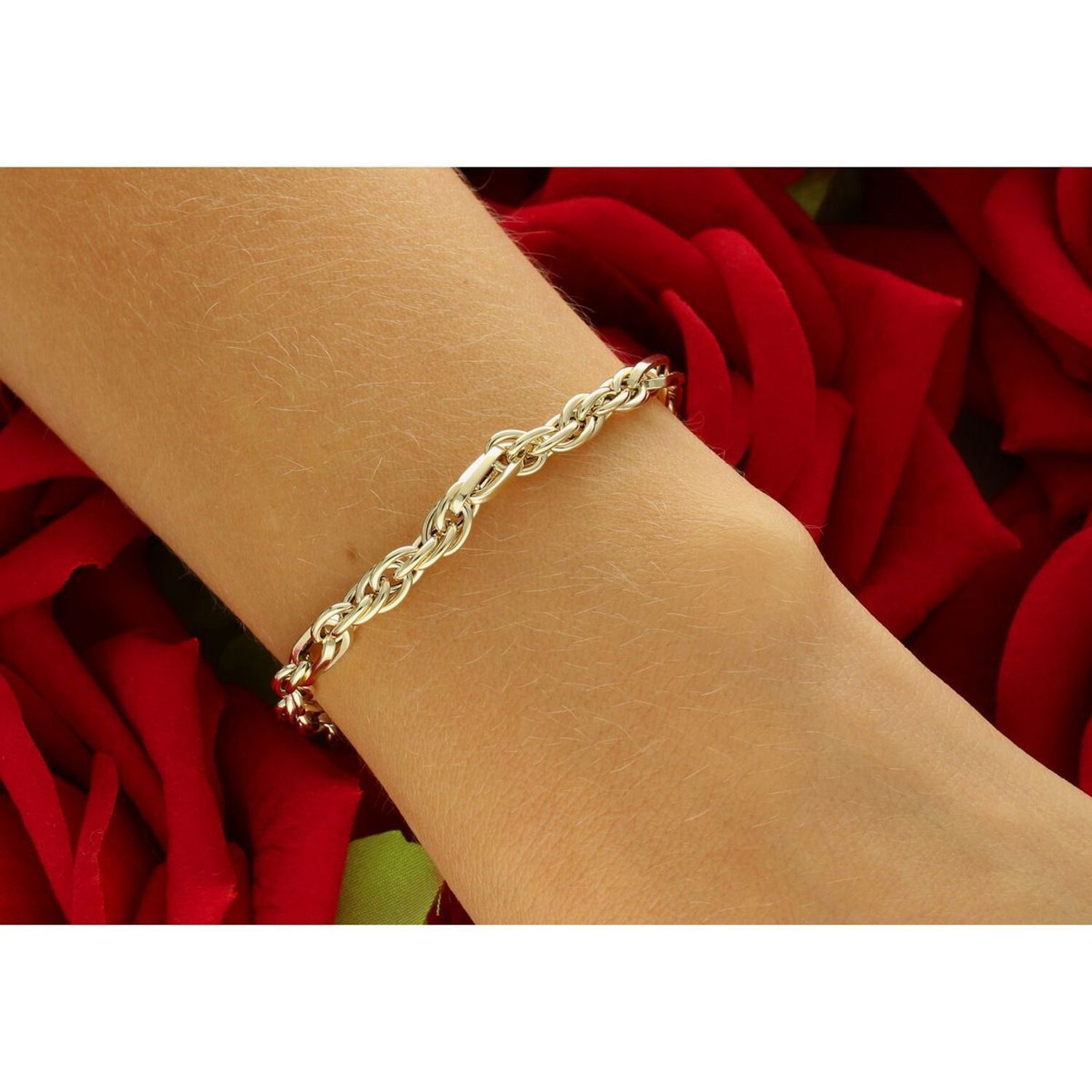 Elegancka złota bransoletka damska próby 585 o plecionym splocie. Długość 21 cm, waga 3,73 g, zapięcie na karabińczyk. Ponadczasowy dodatek idealny do każdej stylizacji.1.jpg