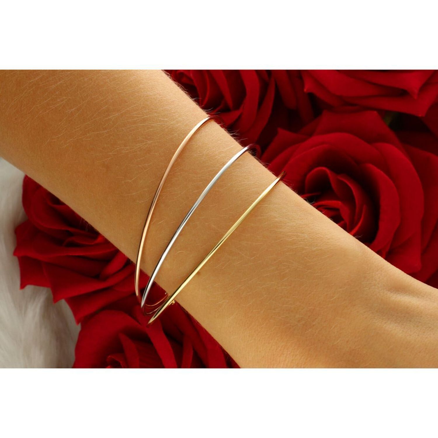 Elegancka złota bransoletka damska próby 585, sztywna, okrągła w trzech kolorach złota żółtym, białym i różowym. Obwód 19 cm, szerokość 4 mm, waga 5,08 g. Idealna do codziennych i eleganckich1.jpg