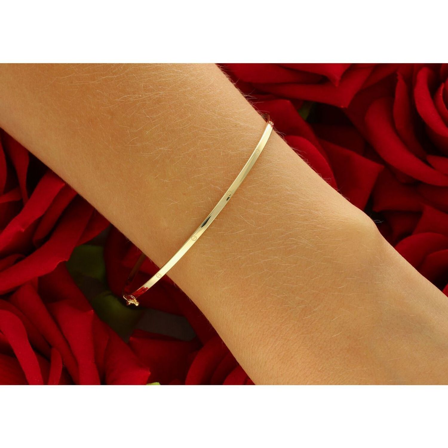 Elegancka złota bransoletka damska próby 585, sztywna z delikatnym wzorem. Szerokość 2 mm, obwód 18 cm, waga 1,79 g, zapięcie na zatrzask. Idealna do codziennych i eleganckich stylizacji.1.jpg