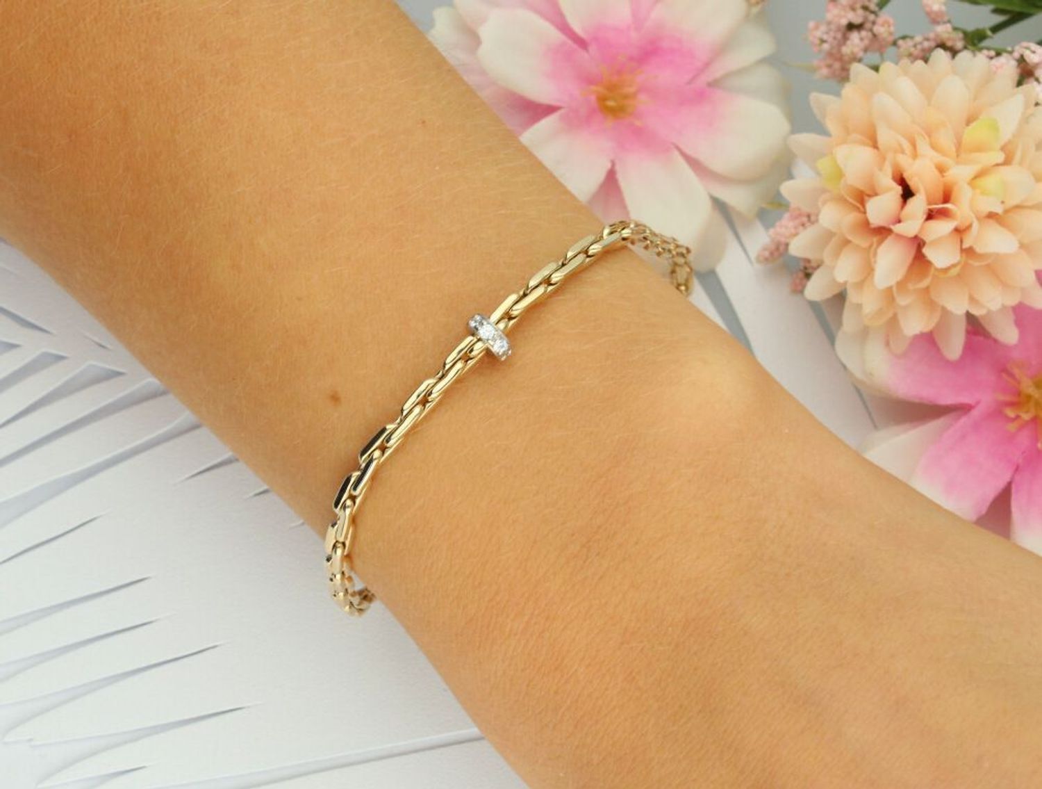 Elegancka bransoletka złota 585 z splotem ankier i delikatną zawieszką w cyrkonie. Waga 3,50 g, zapięcie na karabińczyk. Idealny prezent i dodatek.1.jpg