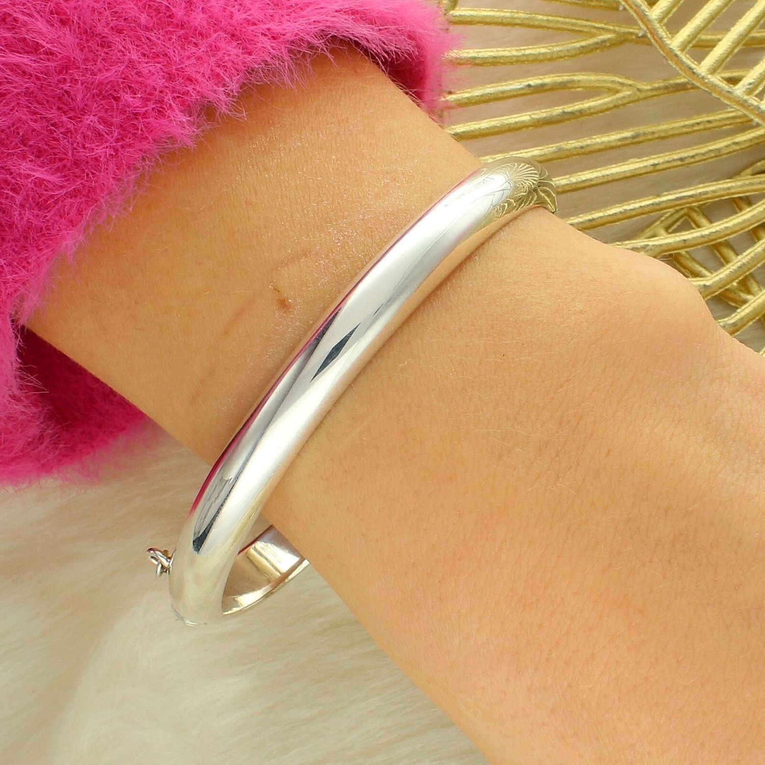 Sztywna srebrna bransoletka 7 mm ze srebra próby 925. Gładka powierzchnia, waga 15 g, zapięcie na zatrzask z łańcuszkiem zabezpieczającym. Klasyczna biżuteria damska.1.jpg