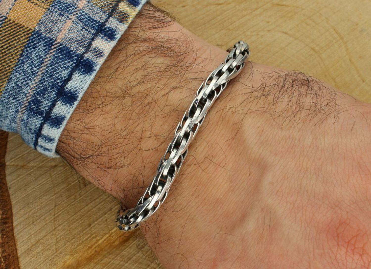 Bransoletka męska srebrna próby 925 z zdobionym wzorem i głową smoka przy zapięciu. Długość 23 cm, szerokość 8 mm, waga 36,90 g. Stylowa i solidna – idealna dla mężczyzn z charakterem.1.jpg