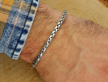 Stylowa bransoletka męska ze srebra próby 925 o długości 21 cm. Model DIA-BRA-13919-925 z ozdobnym splotem i zapięciem na haczyk. Elegancka, solidna i ponadczasowa – idealna na prezent.2.jpg