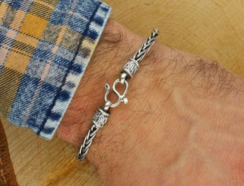 Bransoletka męska ze srebra próby 925 o długości 21 cm. Model DIA-BRA-13921-925 z ozdobnym splotem i zapięciem na haczyk. Elegancka, trwała i stylowa biżuteria dla mężczyzny z klasą – waga 2.jpg