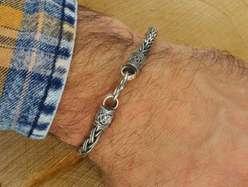 Stylowa bransoletka męska ze srebra próby 925 z plecionym splotem i zapięciem na haczyk. Model DIA-BRA-13922-925 – długość 20 cm, szerokość 5 mm, waga 26,97 g. Elegancka i solidna biżuteria 22.jpg