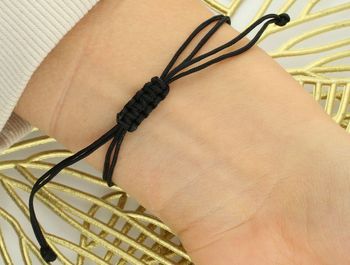 Elegancka bransoletka damska ze srebra próby 925 pozłacana, z zawieszką znak nieskończoności. Czarny sznurek, ściągane zapięcie, regulowana długość, idealna na prezent.3.jpg