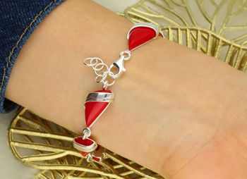 Bransoletka srebrna 925 DIA-BRA-13994-925 składająca się z ogniw w formie łezki zdobionych koralem. Długość 20+1 cm, waga 17,00 g. Elegancka i efektowna.3.jpg