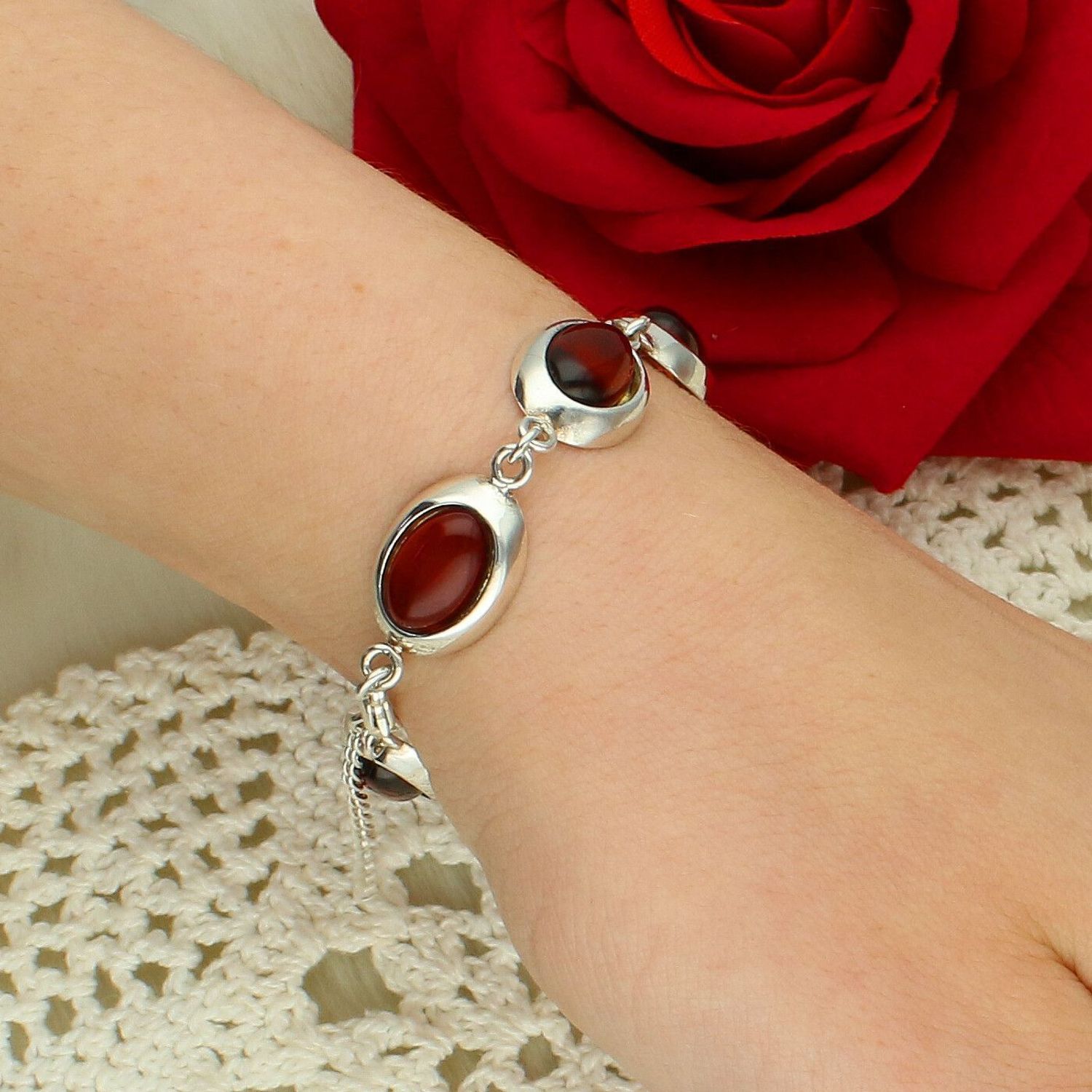 Bransoletka Srebrna 925 z Naturalnym Bursztynem Bałtyckim.jpg