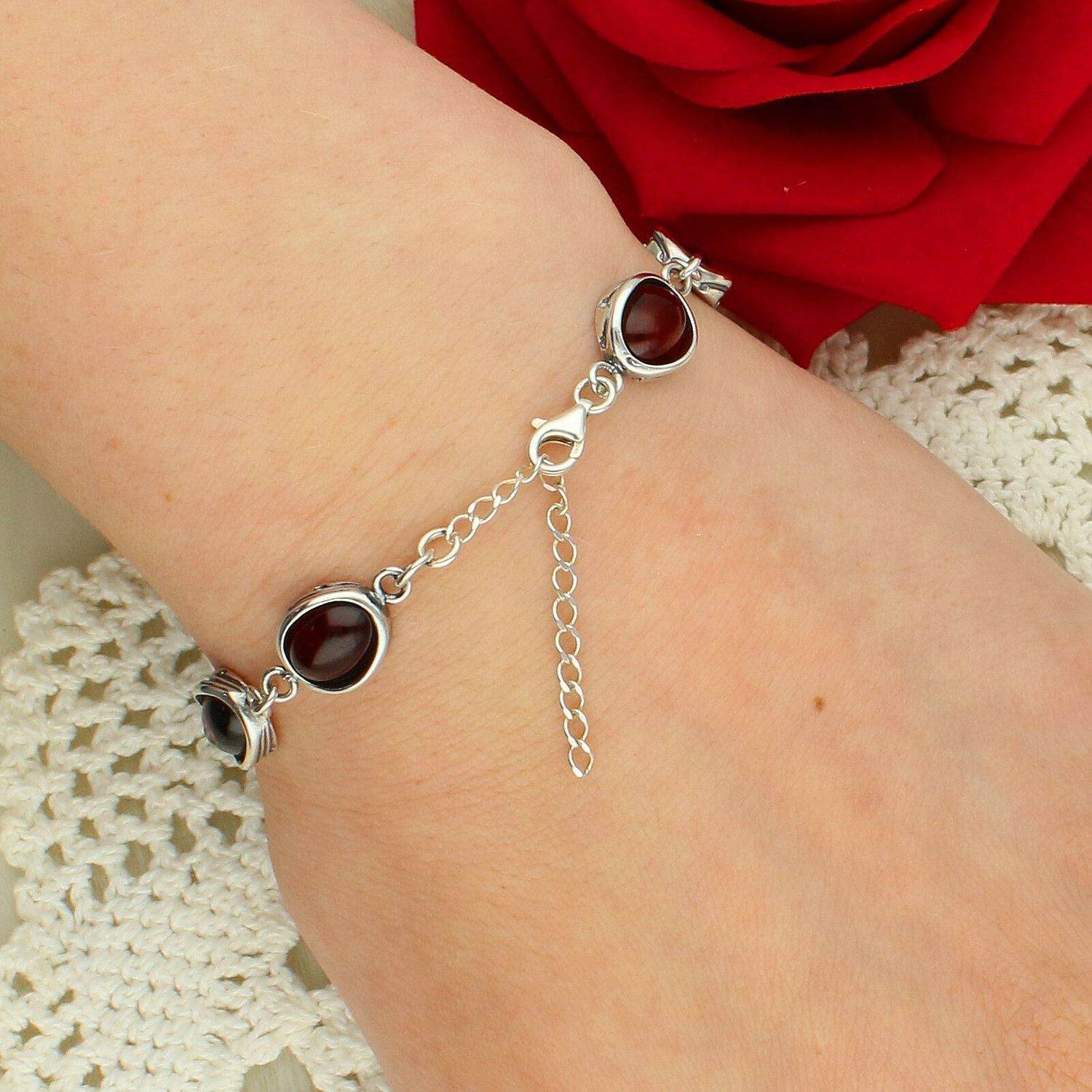 Srebrna bransoletka 925 z bursztynem koniakowym.jpg