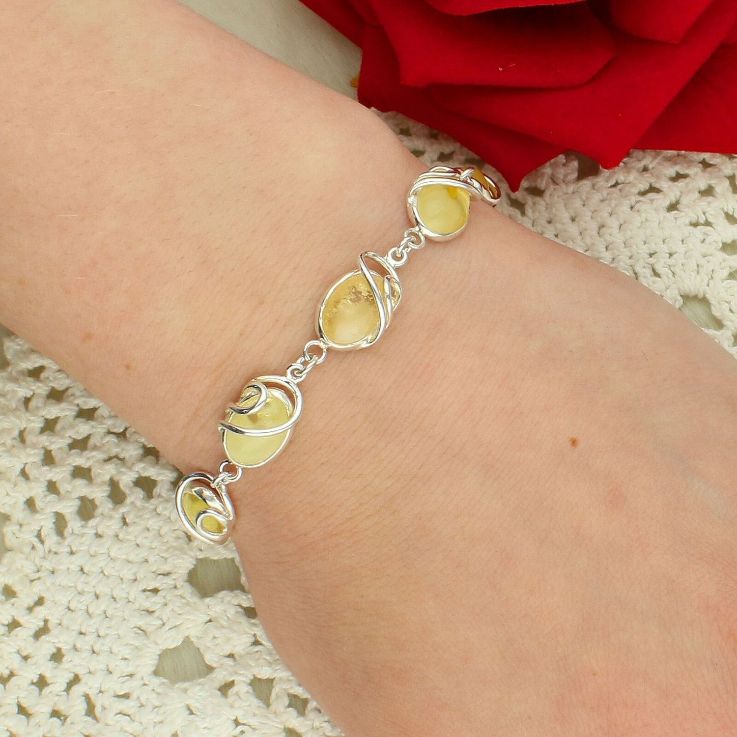 Bransoletka srebrna z żółtym bursztynem bałtyckim pr.925.jpg