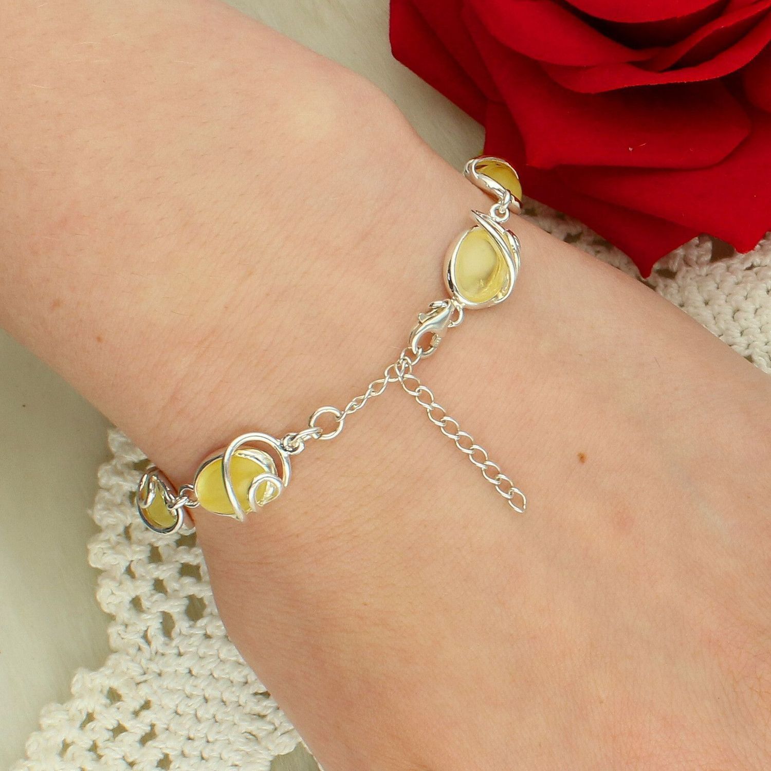 Bransoletka srebrna z żółtym bursztynem bałtyckim pr.925.jpg