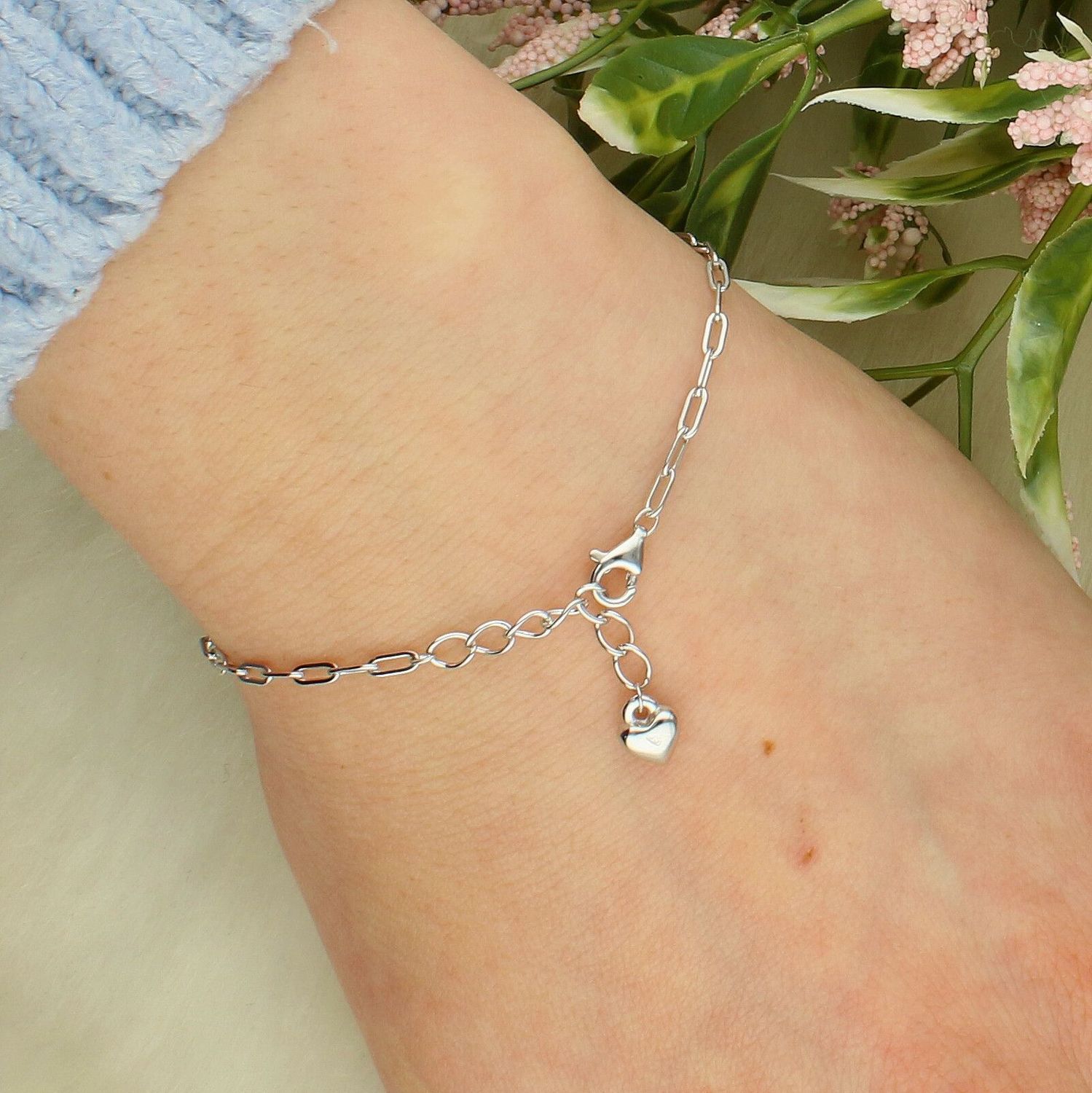 Srebrna bransoletka z ozdobnym ogniwem i cyrkoniami – regulowana, elegancka.jpg