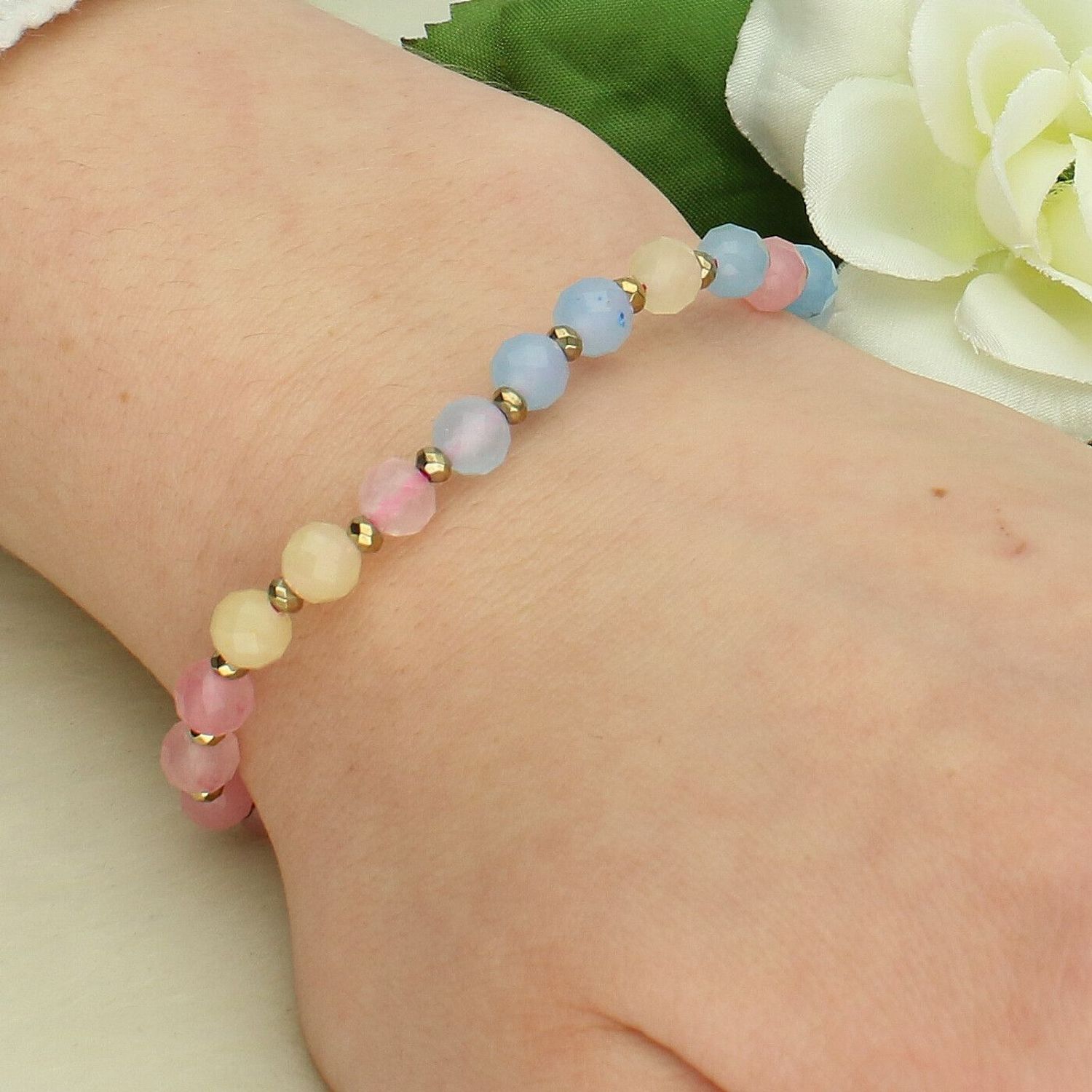 Bransoletka z apatytu na żyłce – naturalna biżuteria z kamieni niebieskich.jpg