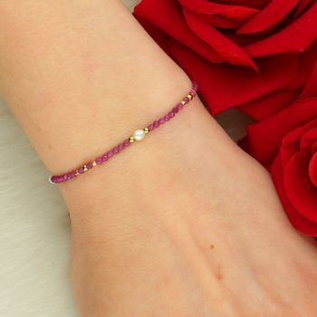 Bransoletka z kamieniami naturalnymi rubin i perła hodowlana na sznurku DIA-BRA-14196-STAL kamień.jpg