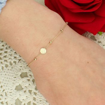 Złota bransoletka celebrytka 375 z kuleczkami i grawerowanym kółkiem.jpg