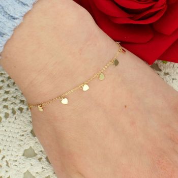 Złota bransoletka celebrytka 375 z wiszącymi serduszkami – delikatna łańcuszek.jpg