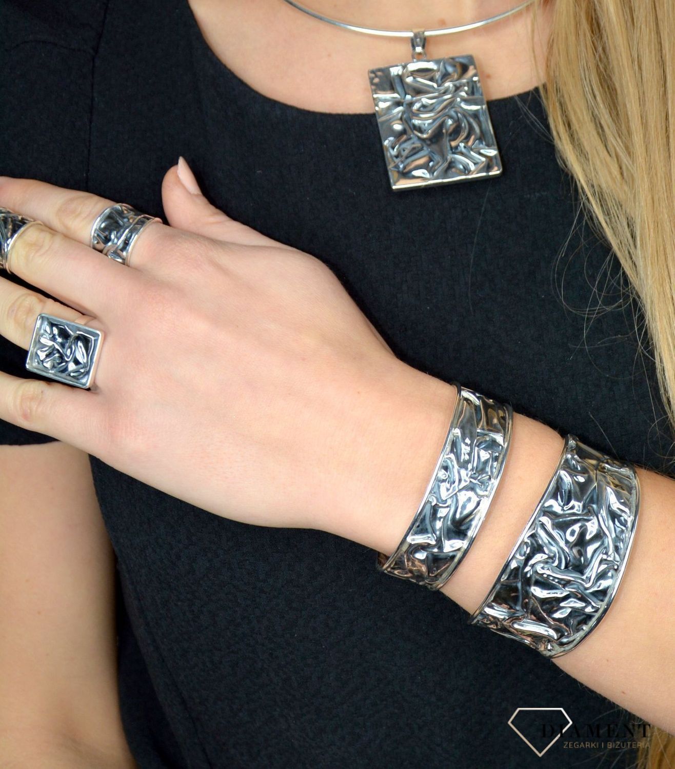 Sztywna srebrna bransoletka gnieciona DIA-BRA-1702-925.jpg