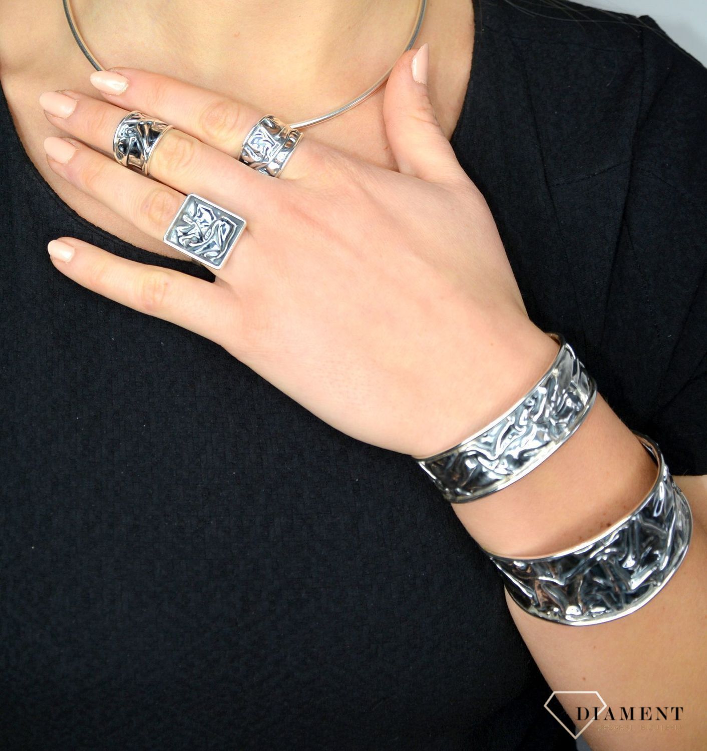 Sztywna srebrna bransoletka gnieciona DIA-BRA-1702-925.jpg
