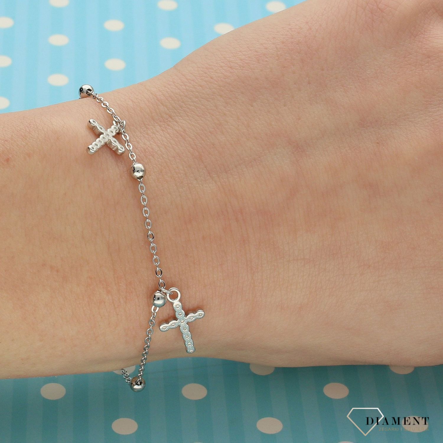 Srebrna bransoletka z wiszącymi krzyżykami DIA-BRA-2058-925 (1).jpg