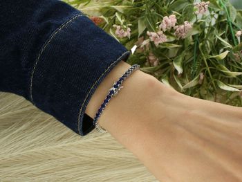 Srebrna bransoletka tenisowa z granatowymi cyrkoniami próba 925. Długość 18 cm, szerokość 3 mm. Elegancka biżuteria na każdą okazję. Idealna na prezent.4.jpg