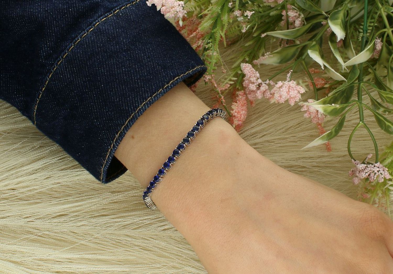 Srebrna bransoletka tenisowa z granatowymi cyrkoniami próba 925. Długość 18 cm, szerokość 3 mm. Elegancka biżuteria na każdą okazję. Idealna na prezent.1.jpg