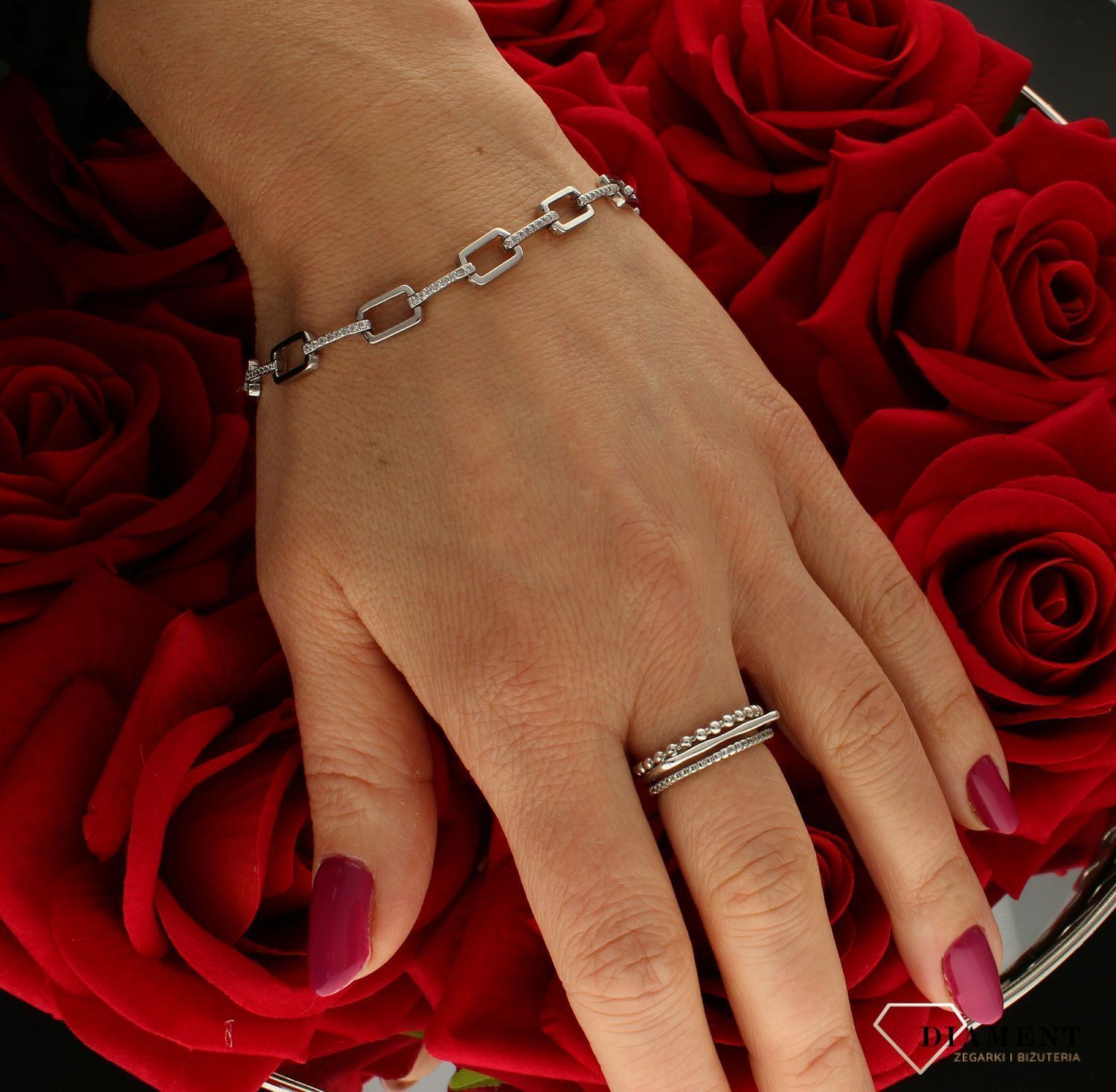 Bransoletka srebrna damska proste ogniwka z cyrkoniami DIA-BRA-2223-925.  Delikatna bransoletka wykonana z najwyższej próby srebra 925 o modnym splocie prostych ogniwek z cyrkoniami. Idealny pomysł na prezent1.jpg