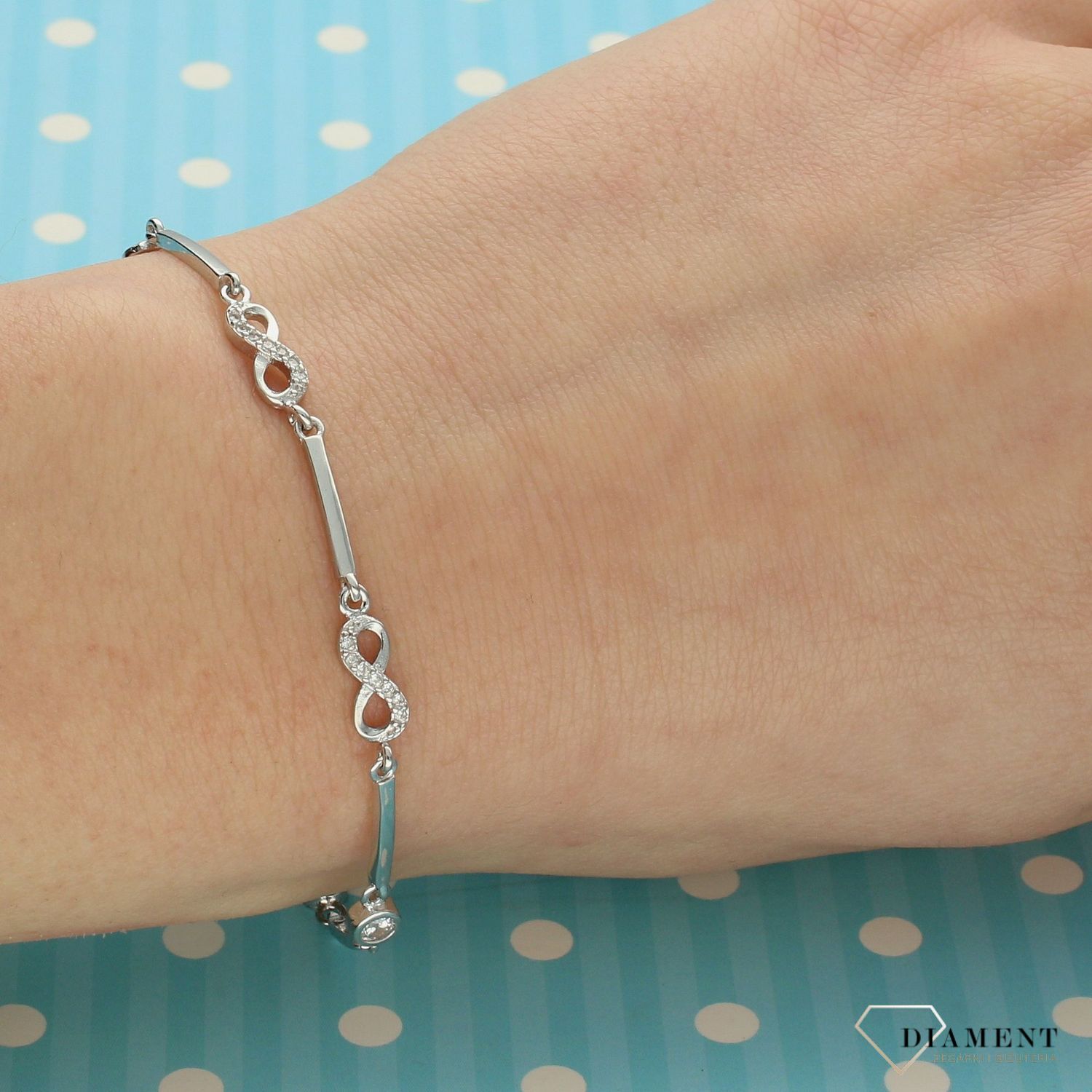 Srebrna bransoletka nieskończoność z cyrkonią DIA-BRA-2290-925 (1).jpg