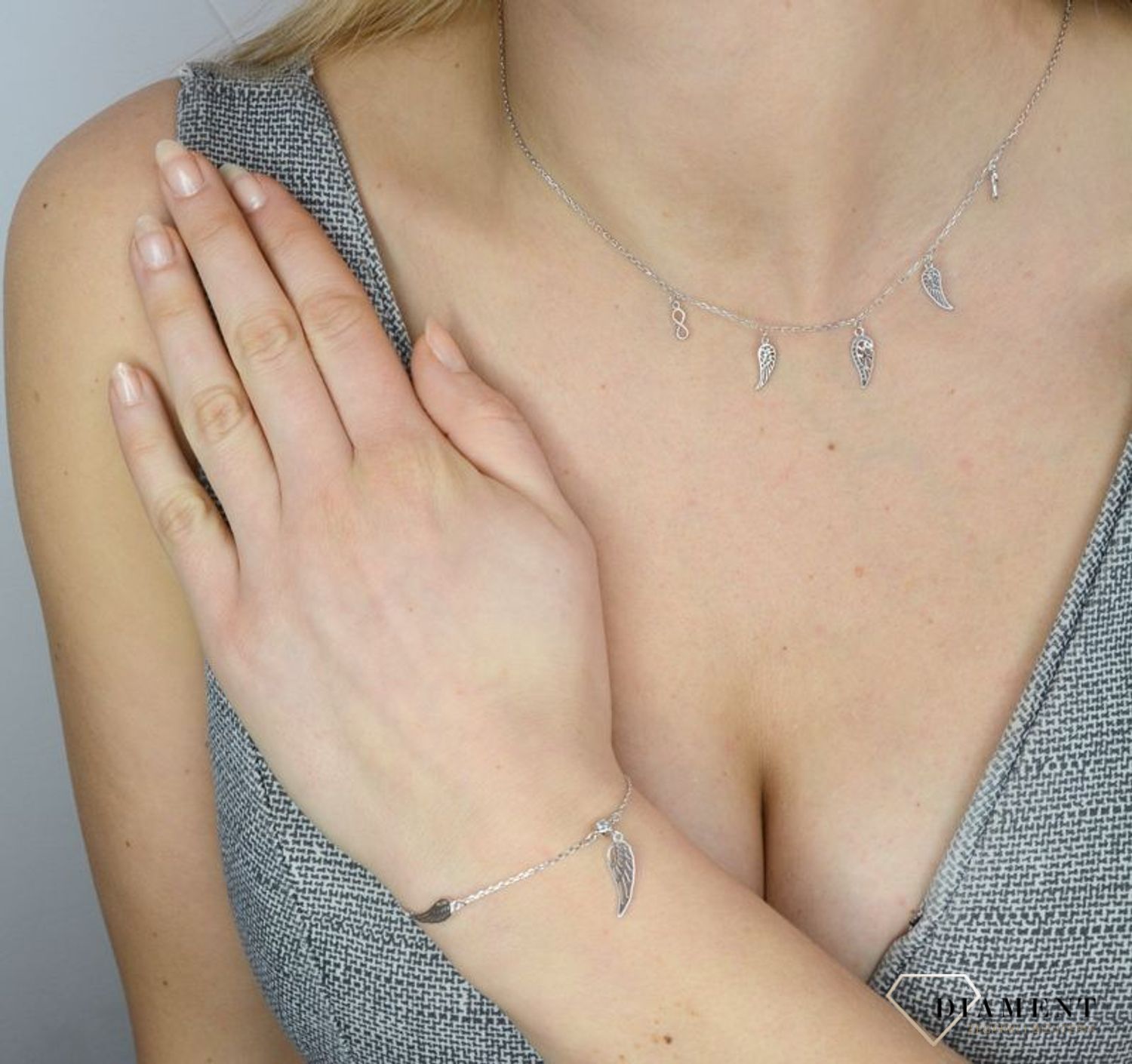 Srebro w ażurowych elementach ukazuje swoją drugą naturę.jpg