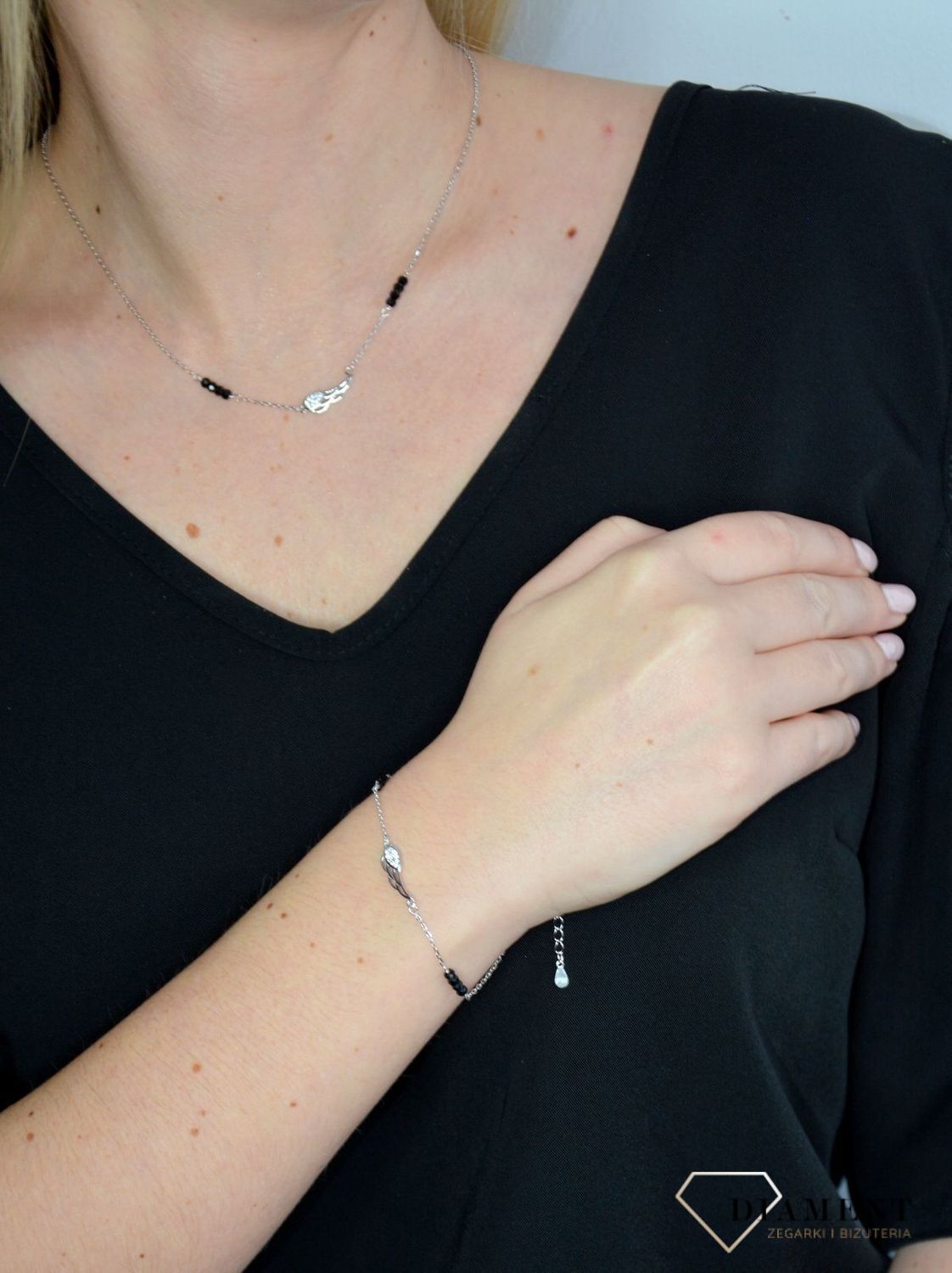 Bransoletka srebrna skrzydełko z cyrkoniami 925 DIA-BRA-2309-925 Srebrna bransoletka została wykonana z wysokiej jakości srebra próby 925. Darmowa dostawa. Idealny prezent.jpg