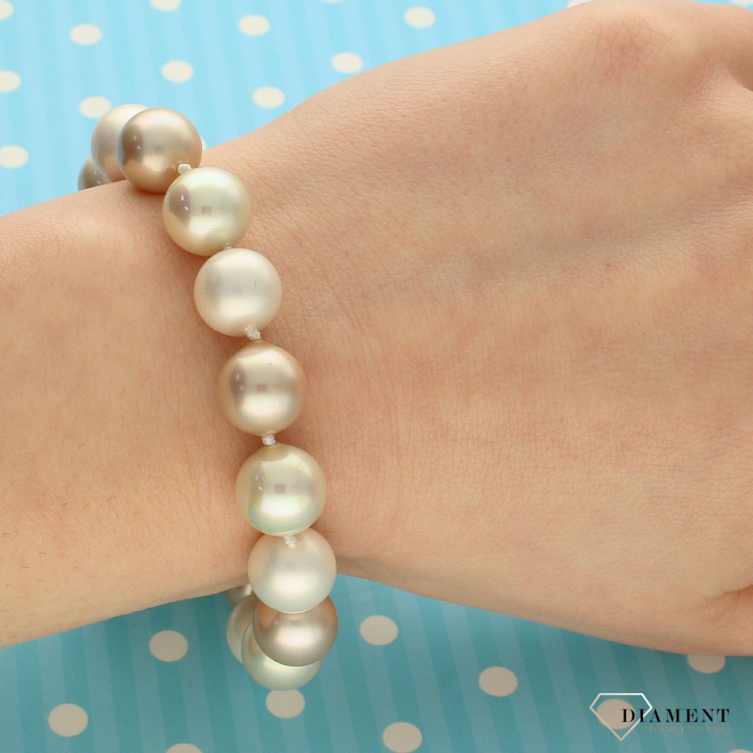 Bransoletka damska z perłopławami w jasnym beżowym, białym kolorze DIA-BRA-2367-925.jpg