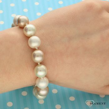 Bransoletka damska z perłopławami w jasnym beżowym, białym kolorze DIA-BRA-2367-925. Od wieków perły charakteryzują się elegancją i ponadczasowym pięknem. Perła to jeden z najszlachetniejszych oraz najbardziej charakterystycznyc.jpg