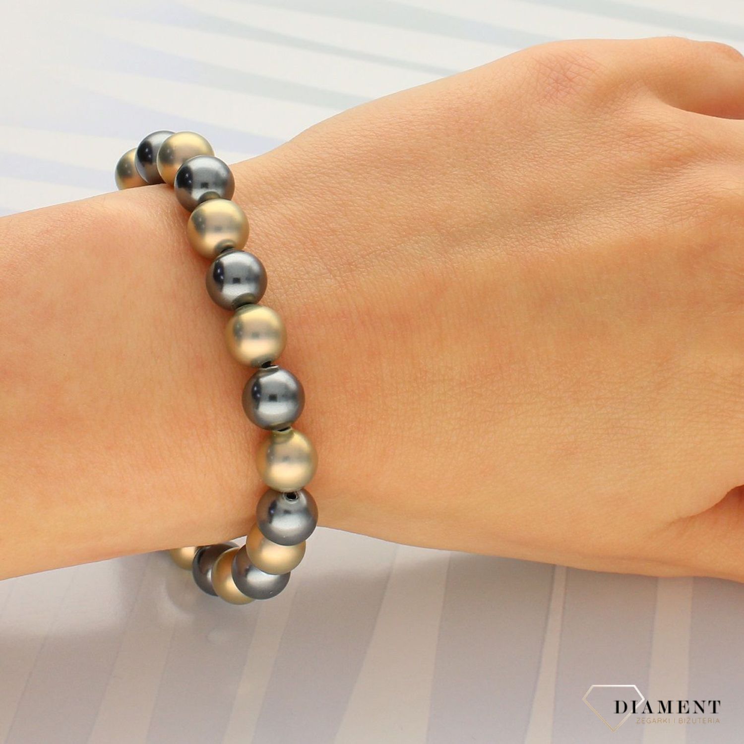 Bransoletka z perłami Złoto i Grafit DIA-BRA-2385-INNE. Bransoletka z perłami w kolorze złota oraz grafitu. To niezwykle wyjątkowy i nietuzinkowy dodatek (1).jpg