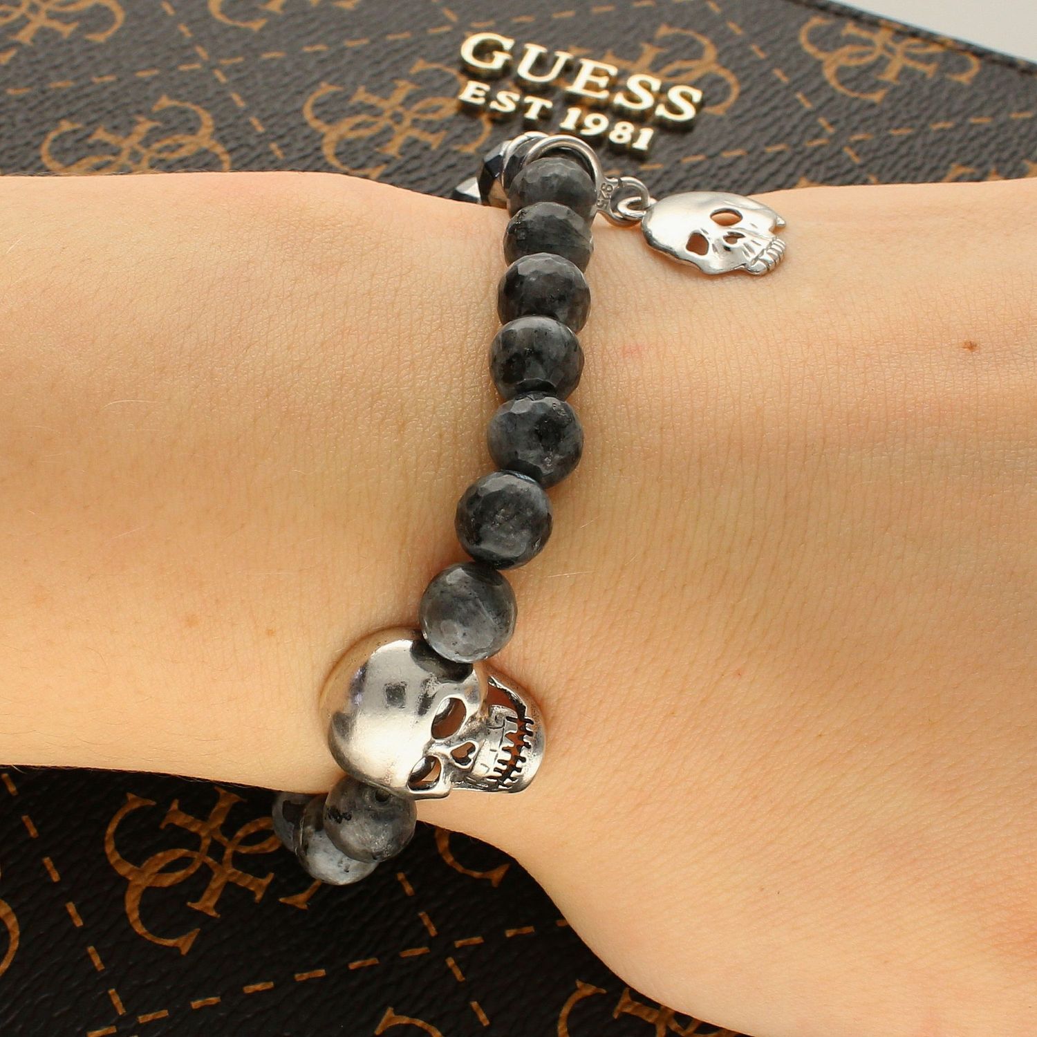 Bransoletka damska z kamieniem Hematyt i czaszkami DIA-BRA-2400-INNE. Bransoletka z czaszką. Bransoletka z kamieniami naturalnymi. Bransoletka z koralików. Bransoletka z Hematytem..jpg