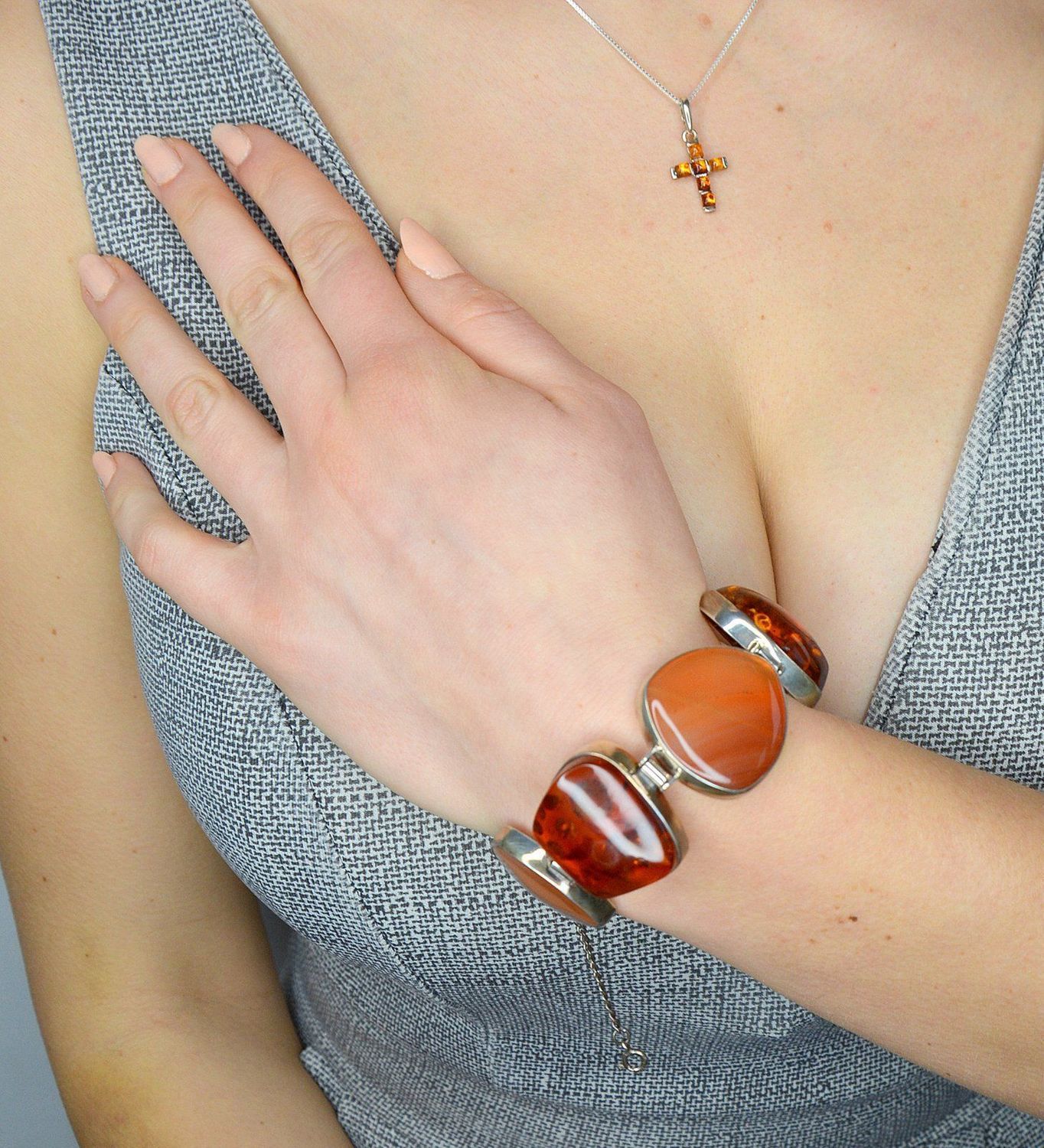 Bransoletka srebrna szeroka z bursztynem i karneolem DIA-BRA-2470-bursztyn.jpg