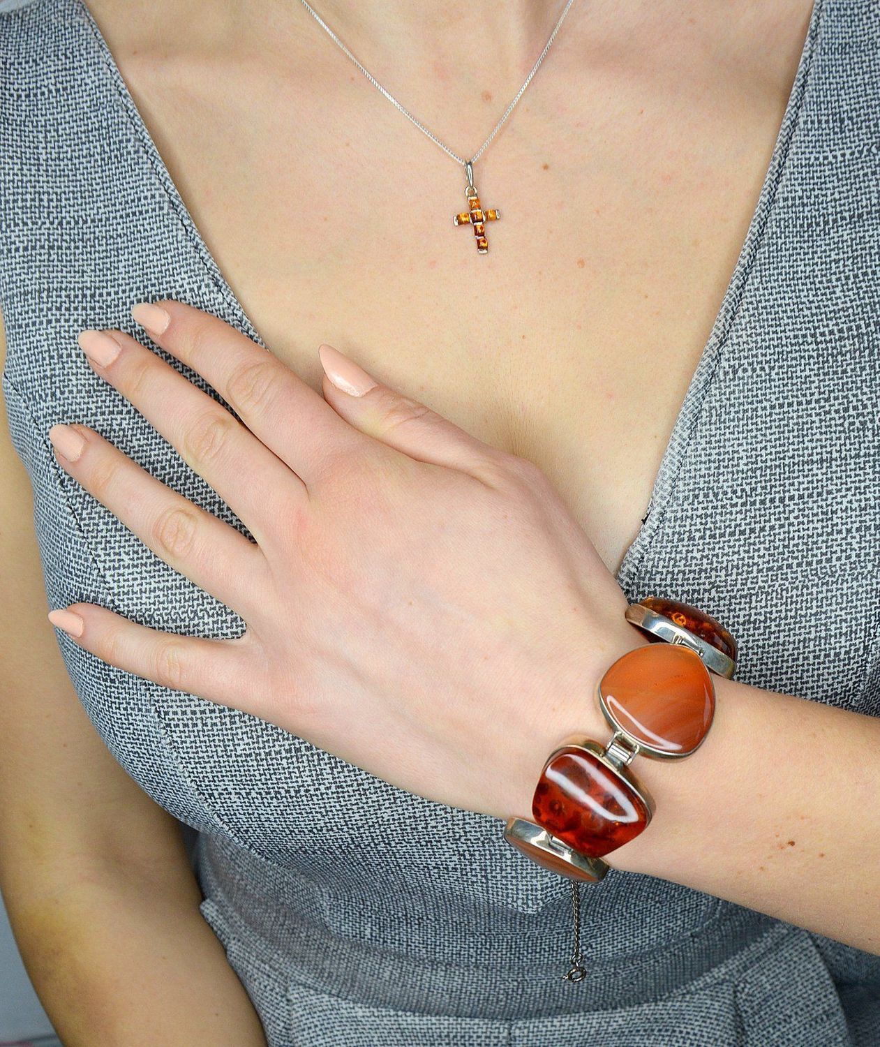 Bransoletka srebrna szeroka z bursztynem i karneolem DIA-BRA-2470-bursztyn.jpg