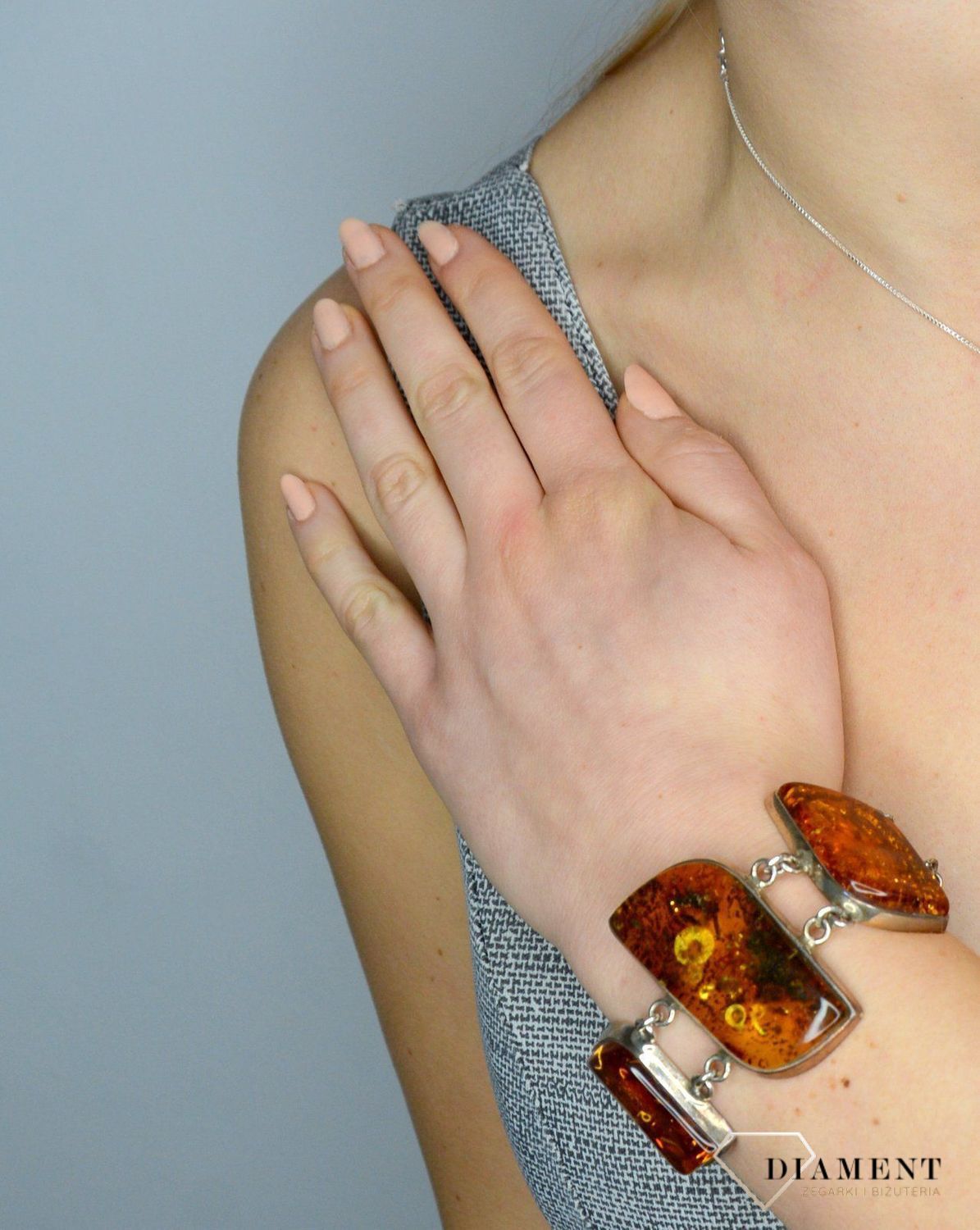 Bransoletka srebrna z bursztynami DIA-BRA-2471-bursztyn DIA-BRA-2471-bursztyn  to propozycja od sklepu jubilerskiego Diament..jpg