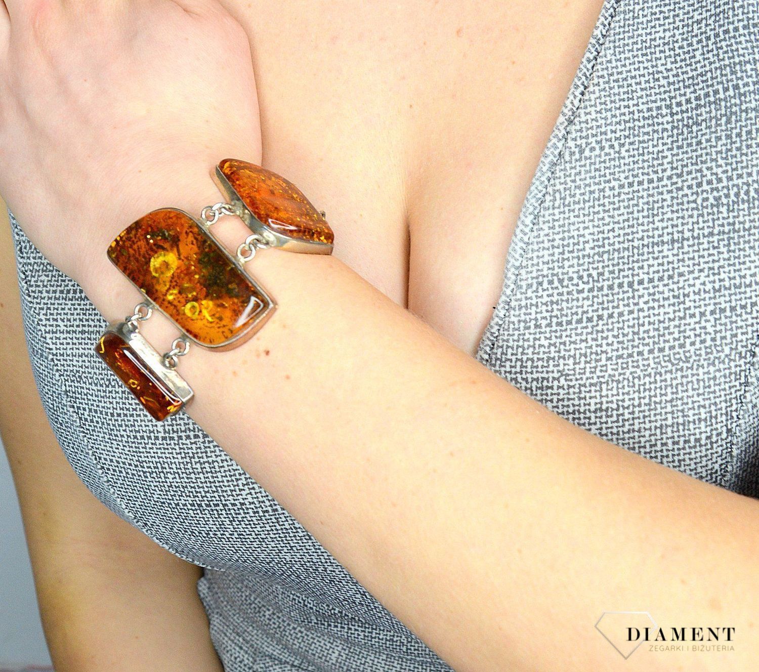 Bransoletka srebrna z bursztynami DIA-BRA-2471-bursztyn DIA-BRA-2471-bursztyn  to propozycja od sklepu jubilerskiego Diament..jpg