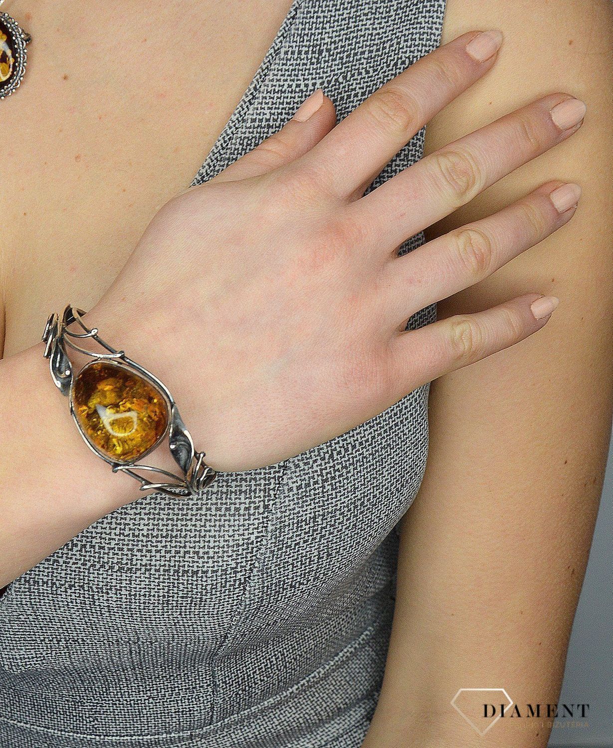 Bransoletka srebrna sztywna z bursztynem i motywem kwiatowym DIA-BRA-2473-bursztyn.jpg