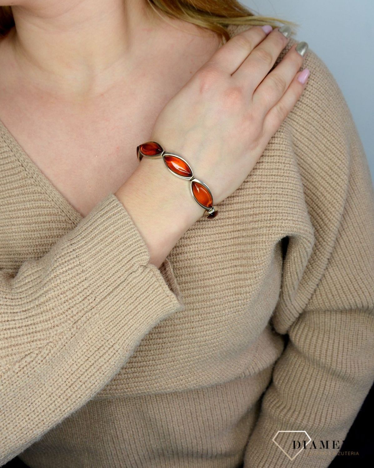 Bransoletka srebrna z bursztynem w kolorze brązu DIA-BRA-2477-bursztyn.jpg