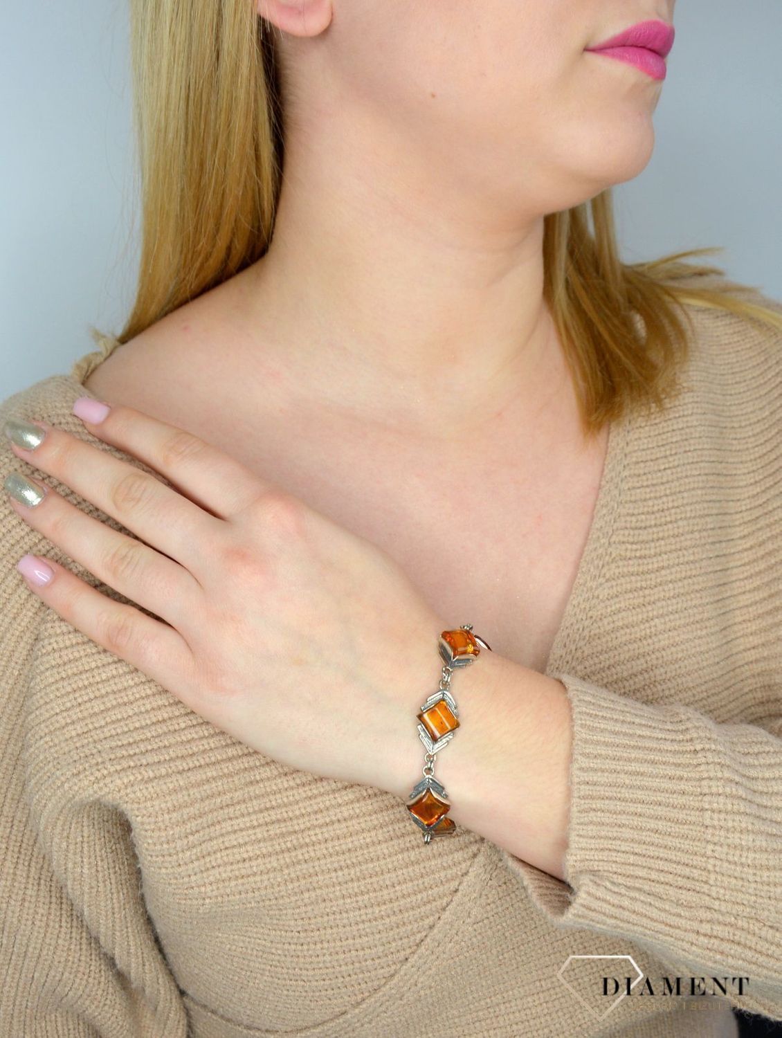 Bransoletka srebrna z bursztynem w kolorze jasnego brązu DIA-BRA-2478-bursztyn.jpg