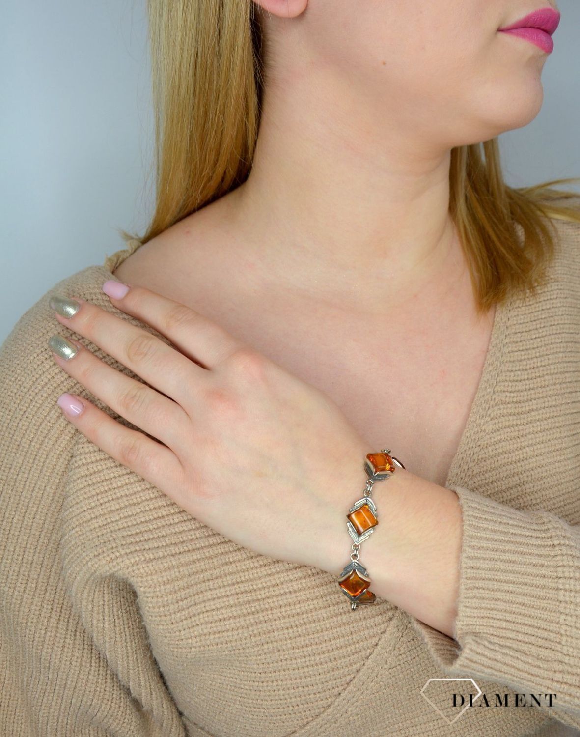 Bransoletka srebrna z bursztynem w kolorze jasnego brązu DIA-BRA-2478-bursztyn.jpg