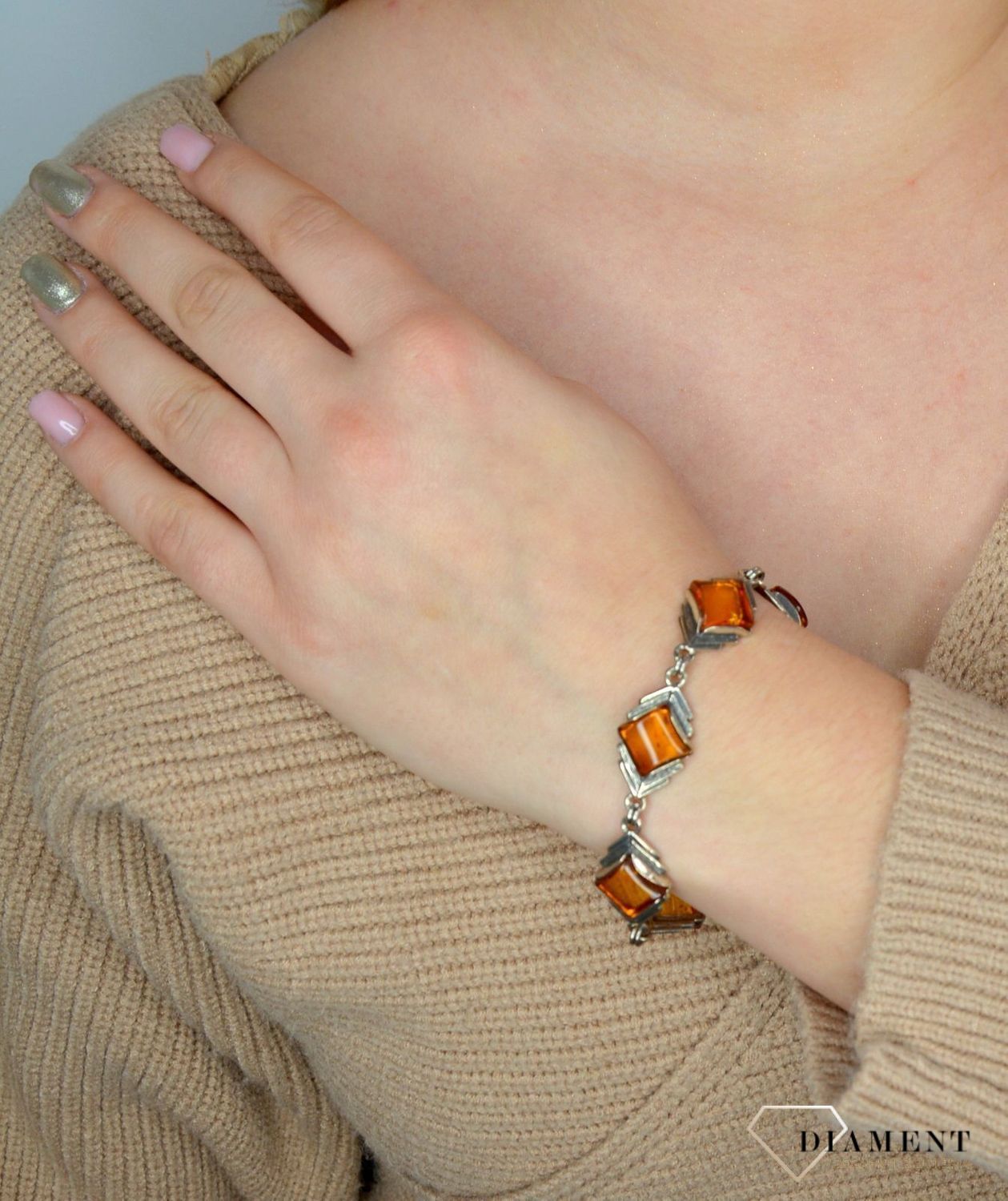 Bransoletka srebrna z bursztynem w kolorze jasnego brązu DIA-BRA-2478-bursztyn.jpg