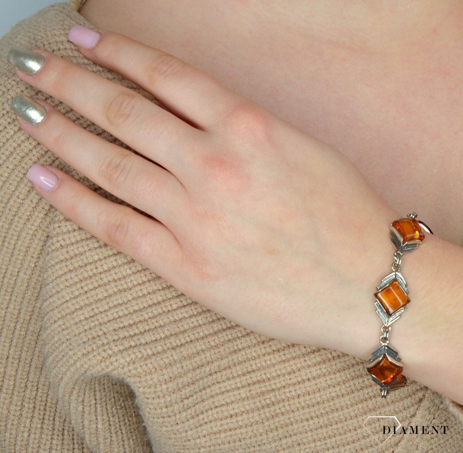 Bransoletka srebrna z bursztynem w kolorze jasnego brązu DIA-BRA-2478-bursztyn.jpg