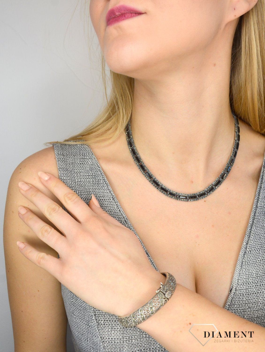 Bransoletka damska srebrna z markazytami DIA-BRA-2500-925. Bransoletka sztywna srebra z markazytami. Bransoletka została ozdobiona markazytami. Idealny pomysł na prezent dla egeanckiej kobiety..jpg