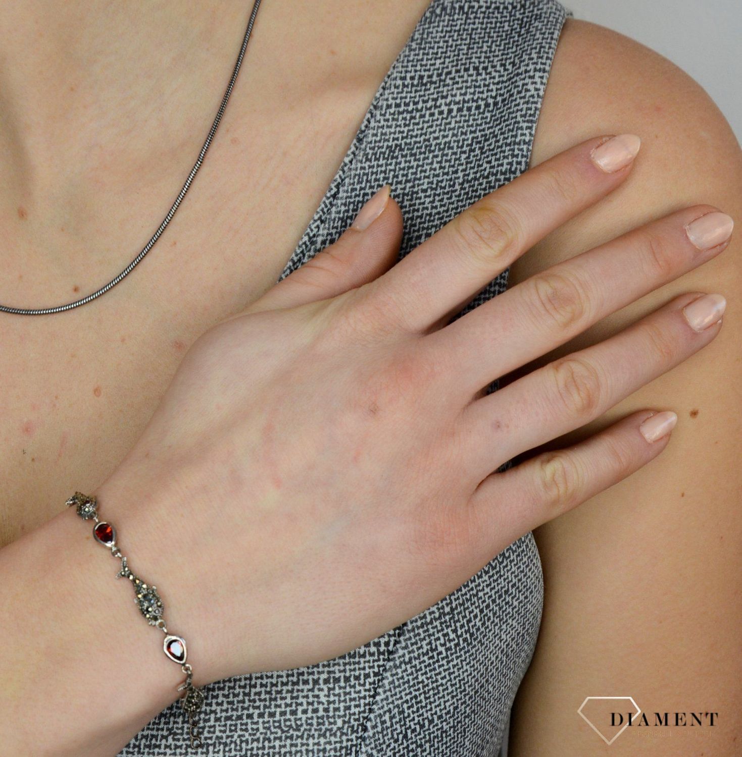 Bransoletka srebrna z markazytami w kształcie rybki DIA-BRA-2512-925  to piękna bransoletka wykonana w wysokiej próbie srebra 925..jpg