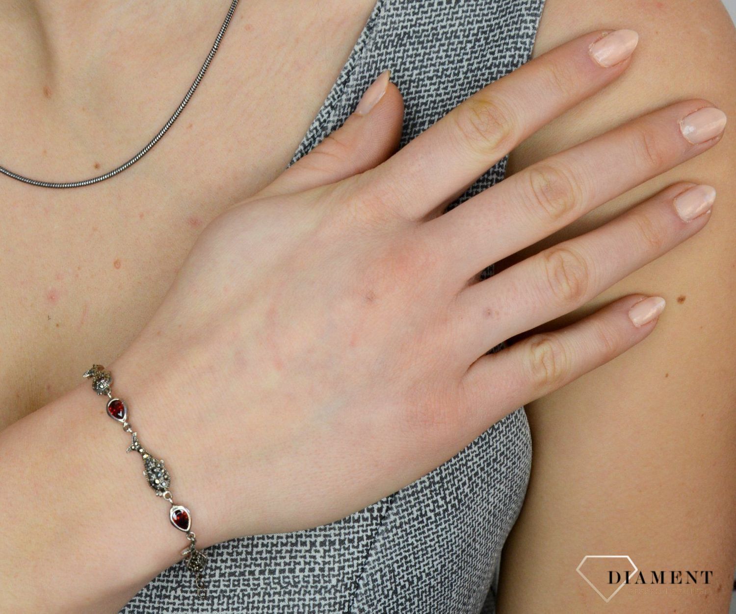 Bransoletka srebrna z markazytami w kształcie rybki DIA-BRA-2512-925  to piękna bransoletka wykonana w wysokiej próbie srebra 925..jpg