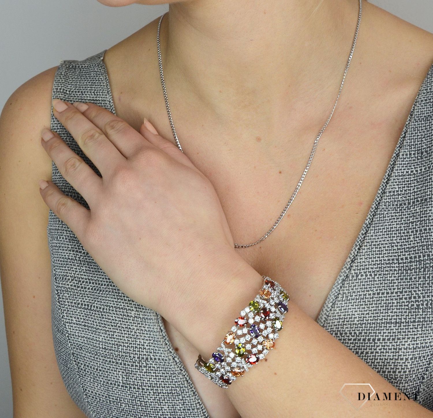 Srebrna bransoletka sztywna ozdobiona kolorową cyrkonią DIA-BRA-2543-925.jpg