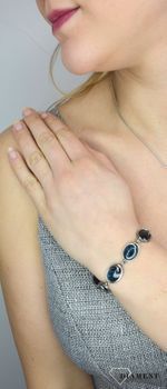Bransoletka srebrna oksydowana 'Niebieskie kamienie' DIA-BRA-2790-925. Srebrna bransoletka damska z masą jubilerską w kolorze niebieskim. W symbolicznej biżuterii dominuje minimalistyczny styl i ponadczasowa forma (5).JPG
