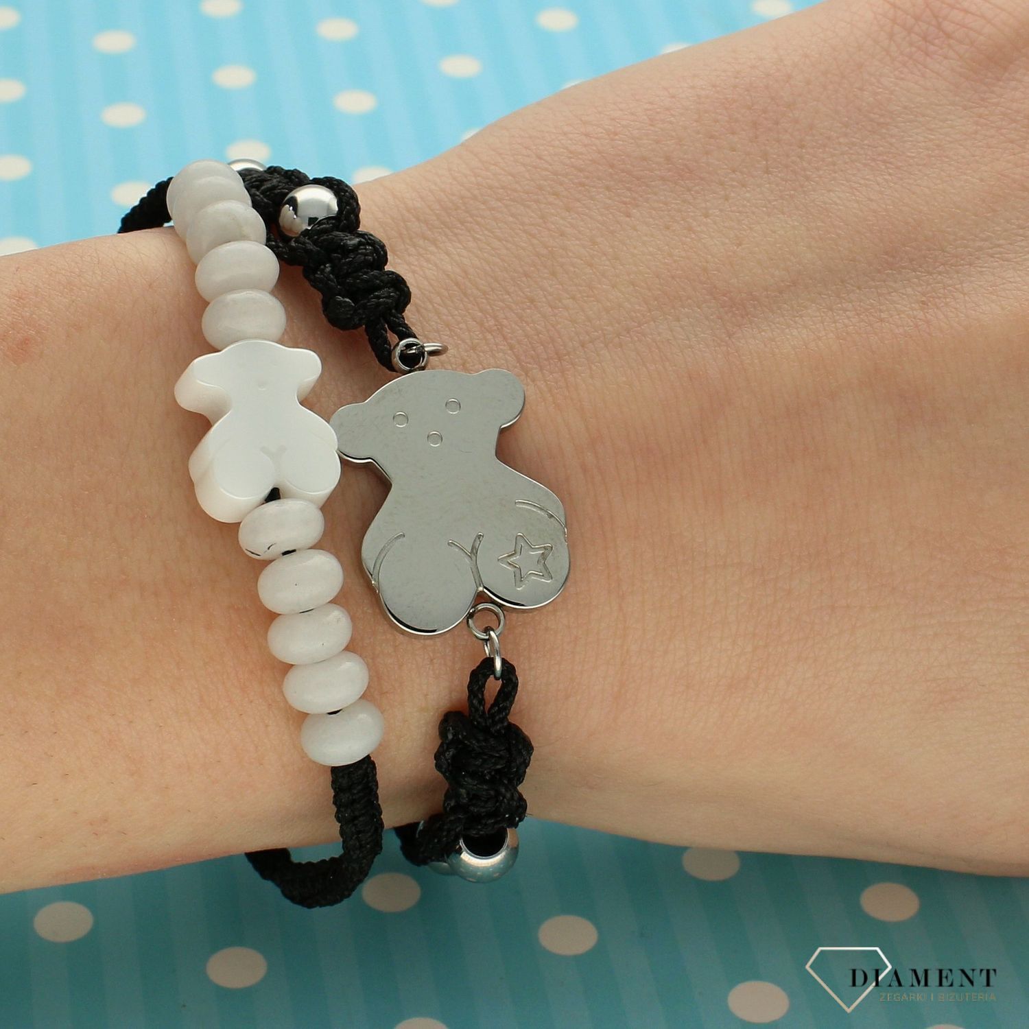 Bransoletka biały misiek na sznurku DIA-BRA-2827 (1).jpg