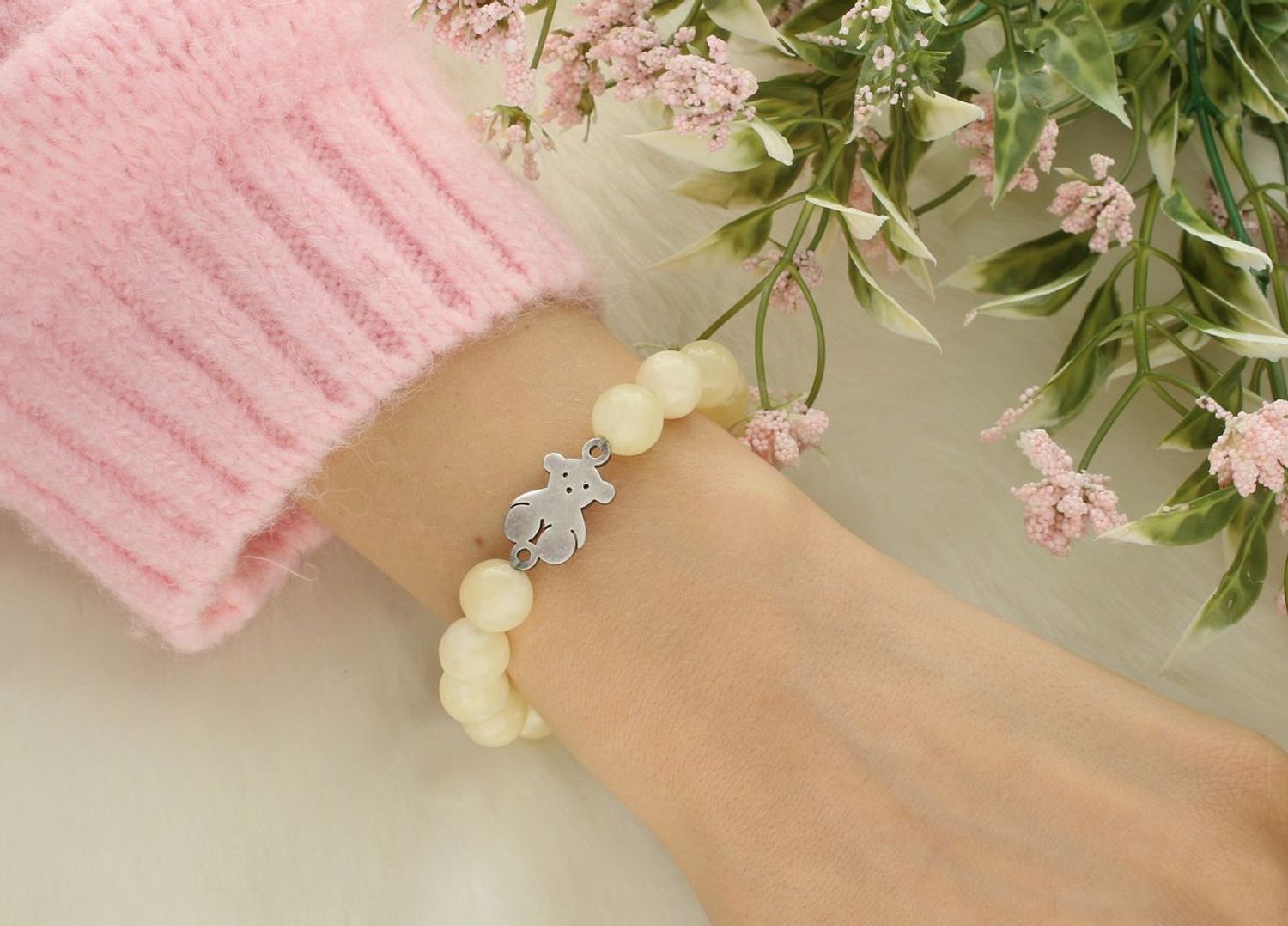 Bransoletka damska ze srebra z żółtymi kamieniami syntetycznymi, ozdobiona zawieszką w kształcie misia. Model DIA-BRA-2899-INNE, zawieszka 2,0 × 1,3 cm, kamienie 1,0 cm.1.jpg